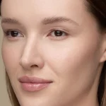 ابروهای مرتب و فیکس شده با ژل Highbrow